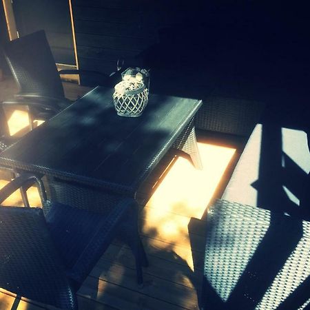 Aurora Apartment อีนารี ภายนอก รูปภาพ