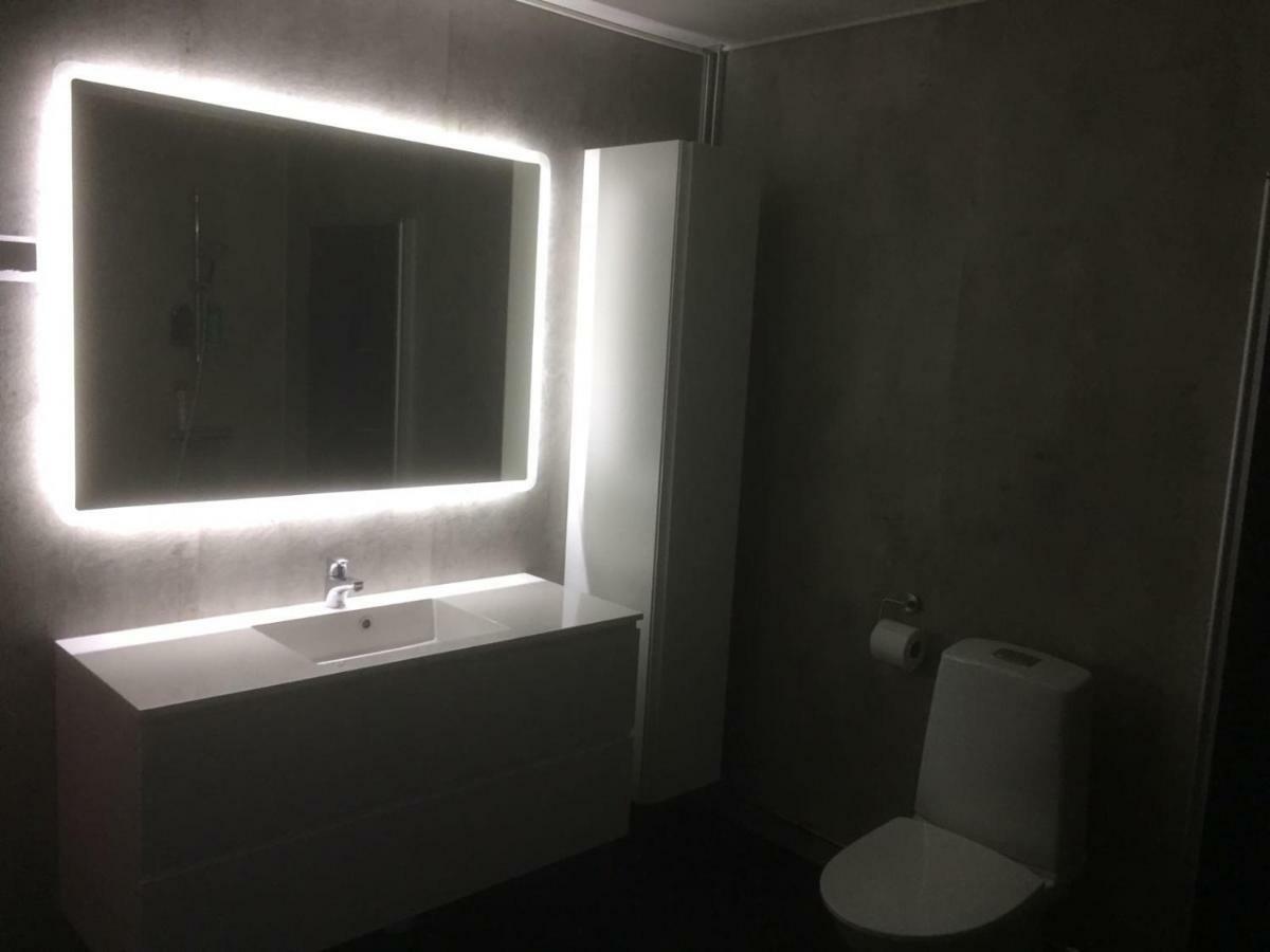 Aurora Apartment อีนารี ภายนอก รูปภาพ