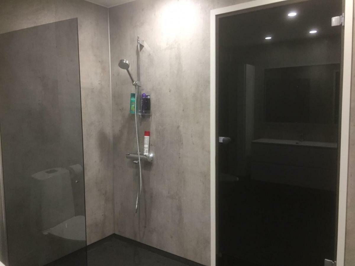 Aurora Apartment อีนารี ภายนอก รูปภาพ
